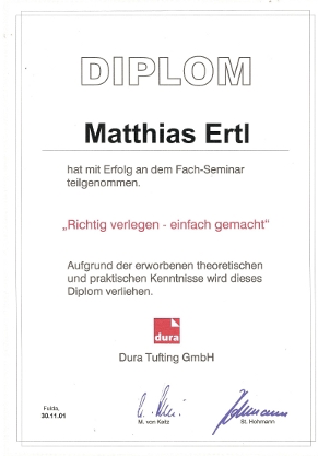 Diplom für Matthias Ertl über die erfolgreiche Teilnahme am Dura Tufting Fachseminar ‚Richtig verlegen – einfach gemacht‘ – Nachweis der Weiterbildung und Teamkompetenz im Bodenverlegen.